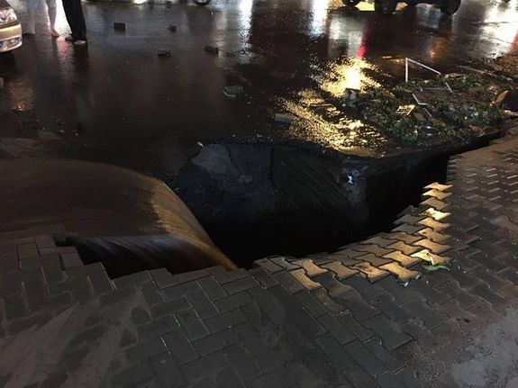 Ливень в Ростове привел к разрушениям и человеческим жертвам (фото) 9 Ливень в Ростове привел к разрушениям и человеческим жертвам (фото) 9