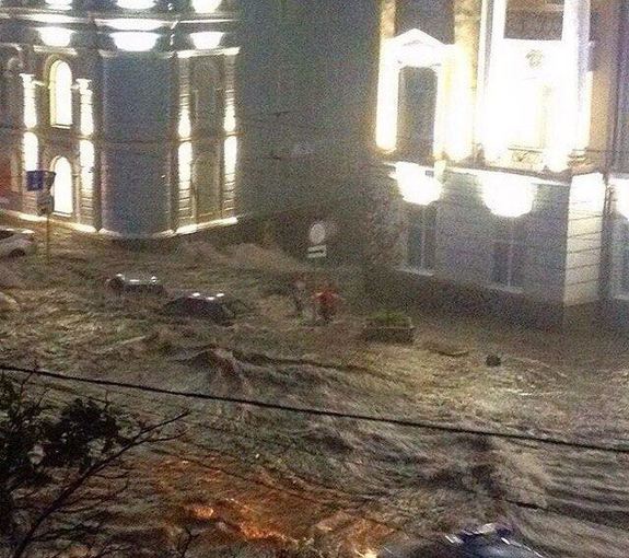 Ливень в Ростове привел к разрушениям и человеческим жертвам (фото) 10 Ливень в Ростове привел к разрушениям и человеческим жертвам (фото) 10