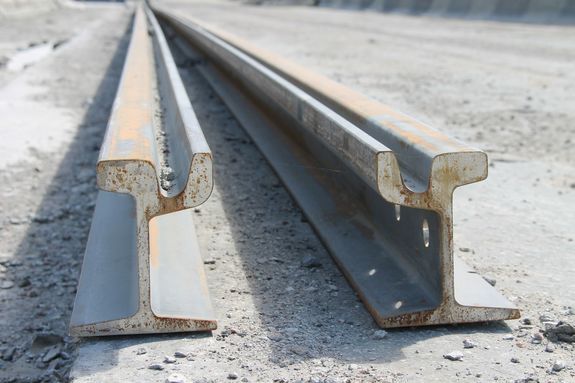 На Молитовском мосту в Нижнем Новгороде начата укладка рельсов. ФОТО 1 На Молитовском мосту в Нижнем Новгороде начата укладка рельсов. ФОТО 1