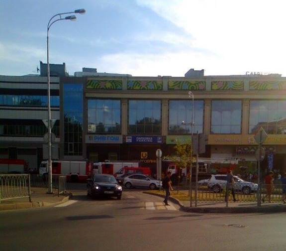 Из казанского ТЦ «Кольцо» эвакуировали людей 1 Из казанского ТЦ «Кольцо» эвакуировали людей 1