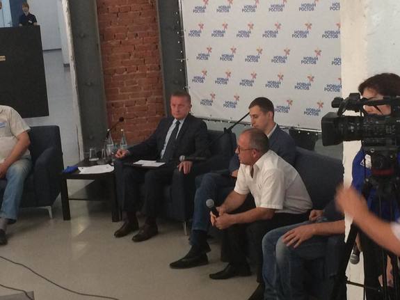 На встрече с блогерами сити-менеджеру Ростова предложили уйти в отставку 2 На встрече с блогерами сити-менеджеру Ростова предложили уйти в отставку 2