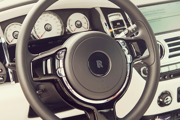 Rolls-Royce Wraith: тест-драйв с Дмитрием Елизаровым 5 Rolls-Royce Wraith: тест-драйв с Дмитрием Елизаровым 5