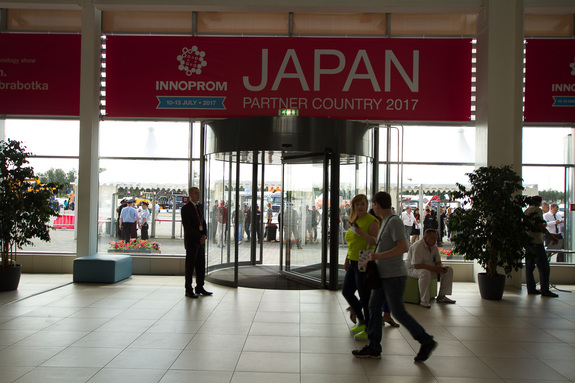 Как прошел первый день ИННОПРОМа / ФОТОРЕПОРТАЖ 2 Как прошел первый день ИННОПРОМа / ФОТОРЕПОРТАЖ 2