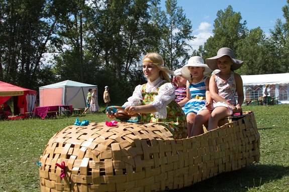 Этнофестиваль в Красноярском крае собрал рекордное количество гостей
9 Этнофестиваль в Красноярском крае собрал рекордное количество гостей
9