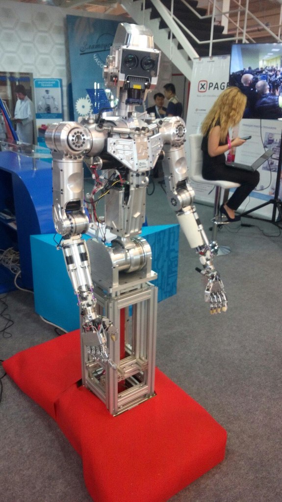 «Давим буржуев по всем фронтам!» Как на самом деле проходил ИННОПРОМ-2016 4 «Давим буржуев по всем фронтам!» Как на самом деле проходил ИННОПРОМ-2016 4