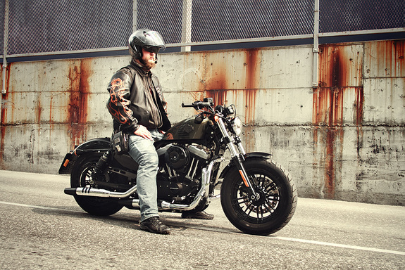 Harley-Davidson Sportster Forty-Eight: тест-драйв с Дмитрием Елизаровым 2 Harley-Davidson Sportster Forty-Eight: тест-драйв с Дмитрием Елизаровым 2