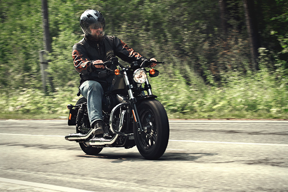 Harley-Davidson Sportster Forty-Eight: тест-драйв с Дмитрием Елизаровым 12 Harley-Davidson Sportster Forty-Eight: тест-драйв с Дмитрием Елизаровым 12