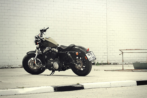 Harley-Davidson Sportster Forty-Eight: тест-драйв с Дмитрием Елизаровым 14 Harley-Davidson Sportster Forty-Eight: тест-драйв с Дмитрием Елизаровым 14