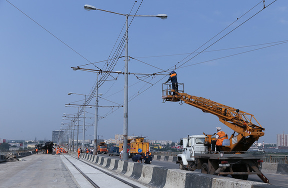 Молитовский мост: трамвайные пути закатали в бетон. ФОТО 6 Молитовский мост: трамвайные пути закатали в бетон. ФОТО 6