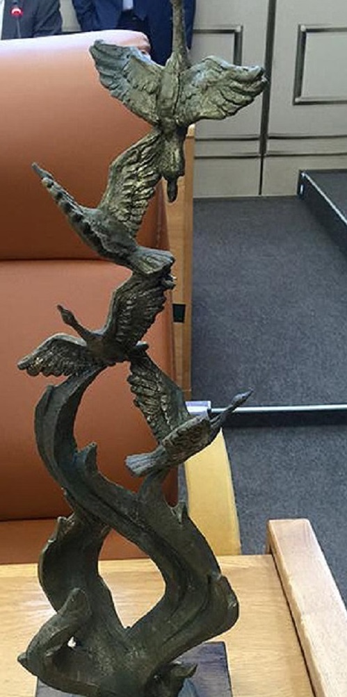 Начался демонтаж металлической скульптуры возле краевого Дворца пионеров в Красноярске
1 Начался демонтаж металлической скульптуры возле краевого Дворца пионеров в Красноярске
1