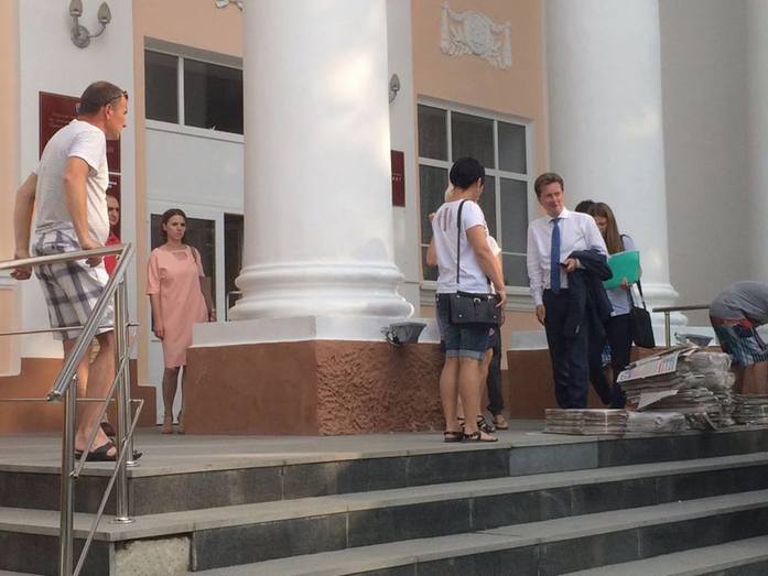 В Челябинске зафиксированы жалобы на кражу агитационных материалов конкурентами 1 В Челябинске зафиксированы жалобы на кражу агитационных материалов конкурентами 1