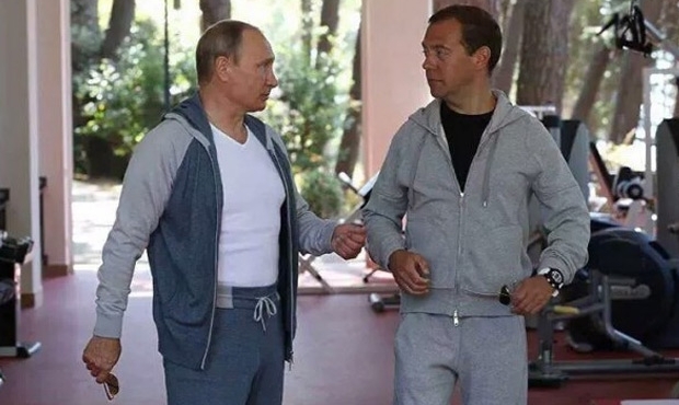 «Главное, чтобы костюмчик сидел»: вещи и аксессуары политиков, возмутившие публику 2 «Главное, чтобы костюмчик сидел»: вещи и аксессуары политиков, возмутившие публику 2