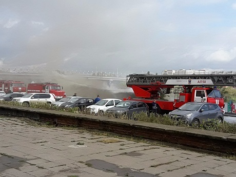 В Набережных Челнах загорелось новое кафе 1 В Набережных Челнах загорелось новое кафе 1