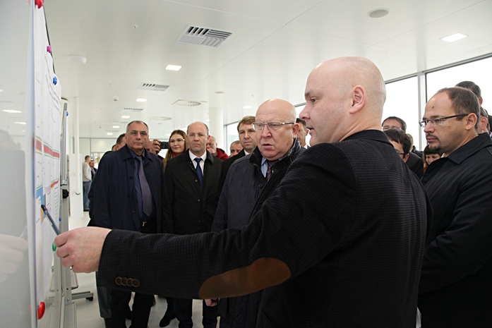 Шанцев посетил Стригино и осмотрел перрон: реконструкция будет завершена до ноября 1 Шанцев посетил Стригино и осмотрел перрон: реконструкция будет завершена до ноября 1