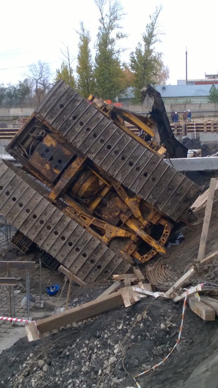 На стройке в Казани рабочий погиб в кабине упавшей сваебойной машины 1 На стройке в Казани рабочий погиб в кабине упавшей сваебойной машины 1