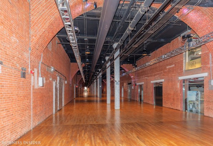 Пиво в свободном доступе, собачки и кабинки для уединения: как выглядит офис Uber / ФОТО 1 Пиво в свободном доступе, собачки и кабинки для уединения: как выглядит офис Uber / ФОТО 1