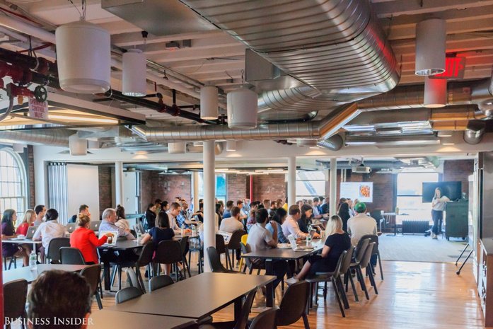 Пиво в свободном доступе, собачки и кабинки для уединения: как выглядит офис Uber / ФОТО 3 Пиво в свободном доступе, собачки и кабинки для уединения: как выглядит офис Uber / ФОТО 3