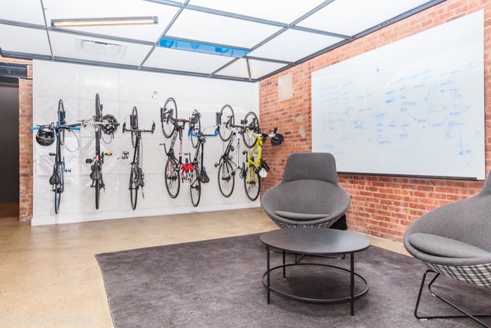 Пиво в свободном доступе, собачки и кабинки для уединения: как выглядит офис Uber / ФОТО 6 Пиво в свободном доступе, собачки и кабинки для уединения: как выглядит офис Uber / ФОТО 6