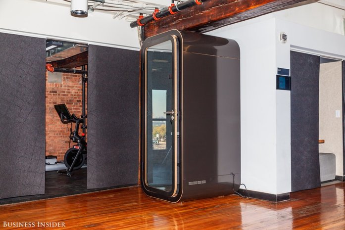 Пиво в свободном доступе, собачки и кабинки для уединения: как выглядит офис Uber / ФОТО 9 Пиво в свободном доступе, собачки и кабинки для уединения: как выглядит офис Uber / ФОТО 9