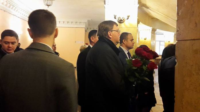 Олега Попова положили в гроб в костюме клоуна, как завещал артист (фото) 3 Олега Попова положили в гроб в костюме клоуна, как завещал артист (фото) 3