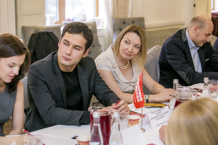 «Деловой квартал» провел последний экспертный совет по премии «Человек года-2016» 12 «Деловой квартал» провел последний экспертный совет по премии «Человек года-2016» 12