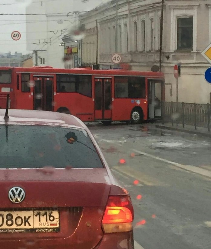 В Казани гололедица вызвала транспортный коллапс, аэропорт закрыт //ФОТО 2 В Казани гололедица вызвала транспортный коллапс, аэропорт закрыт //ФОТО 2