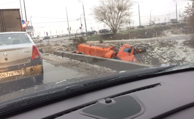В Казани гололедица вызвала транспортный коллапс, аэропорт закрыт //ФОТО 3 В Казани гололедица вызвала транспортный коллапс, аэропорт закрыт //ФОТО 3