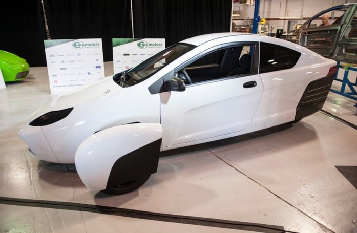 Первый в мире трехколесный автомобиль запустят в серию 1 Первый в мире трехколесный автомобиль запустят в серию 1