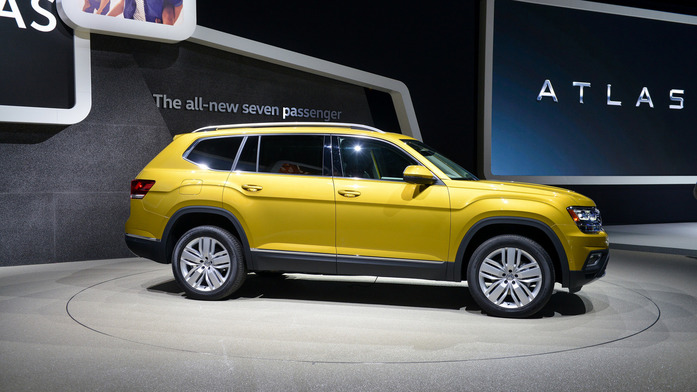 Первый в мире трехколесный автомобиль запустят в серию 2 Первый в мире трехколесный автомобиль запустят в серию 2