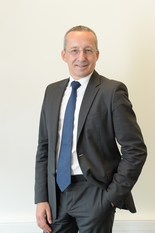 Дмитрий Олюнин: "Росбанк стремится стать lean-банком"
3 Дмитрий Олюнин: "Росбанк стремится стать lean-банком"
3