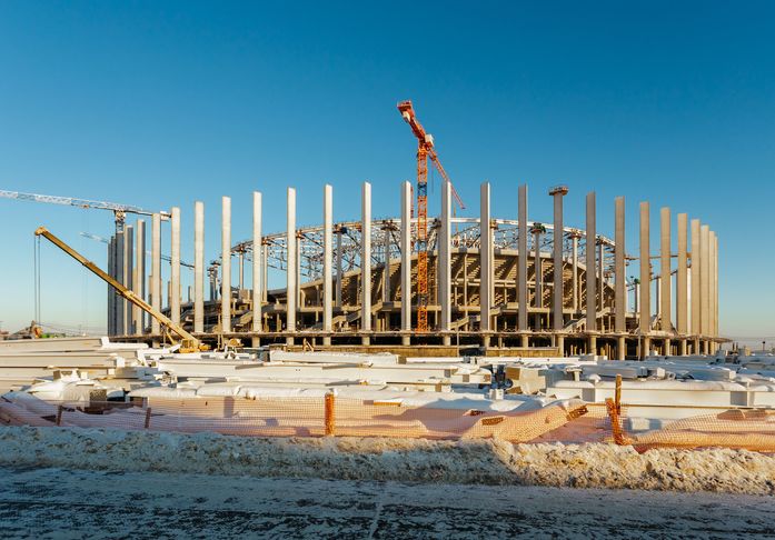 Над трибунами нижегородского стадиона строители замкнули опорное кольцо крыши 1 Над трибунами нижегородского стадиона строители замкнули опорное кольцо крыши 1