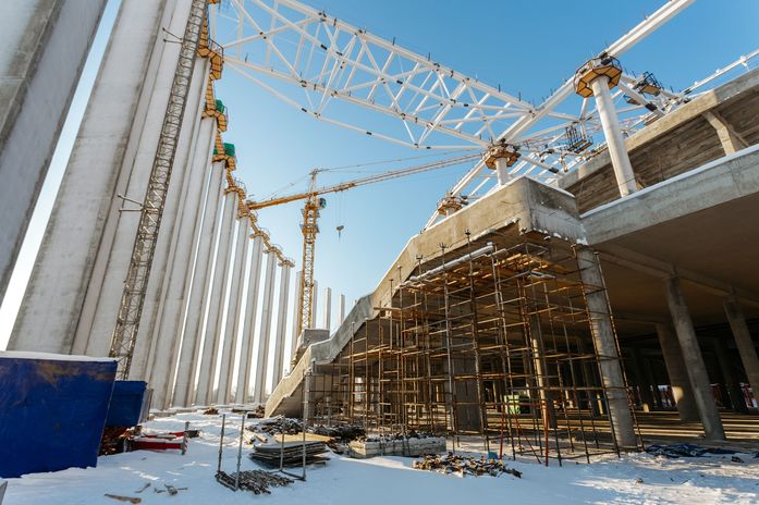 Над трибунами нижегородского стадиона строители замкнули опорное кольцо крыши 2 Над трибунами нижегородского стадиона строители замкнули опорное кольцо крыши 2