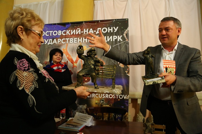 Горожане смогут выбрать проект памятника Попову 2 Горожане смогут выбрать проект памятника Попову 2