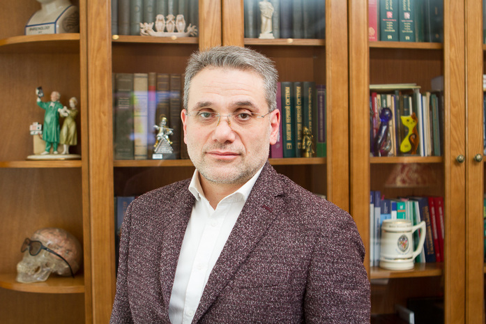 Ненужные больницы не закрывают, опасаясь социального взрыва — Андрей Белкин 4 Ненужные больницы не закрывают, опасаясь социального взрыва — Андрей Белкин 4