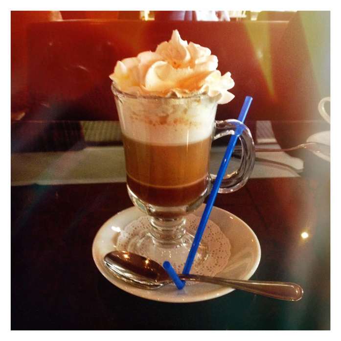 «Цезарь» в «Шоколад-ке». Ресторанная критика Светланы Кнор о старейшей кофейне города 4 «Цезарь» в «Шоколад-ке». Ресторанная критика Светланы Кнор о старейшей кофейне города 4