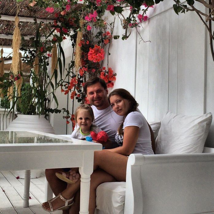 Одежда «Ралина Николаева»: как семейная пара сделала из хобби российский бренд //ОПЫТ 6 Одежда «Ралина Николаева»: как семейная пара сделала из хобби российский бренд //ОПЫТ 6