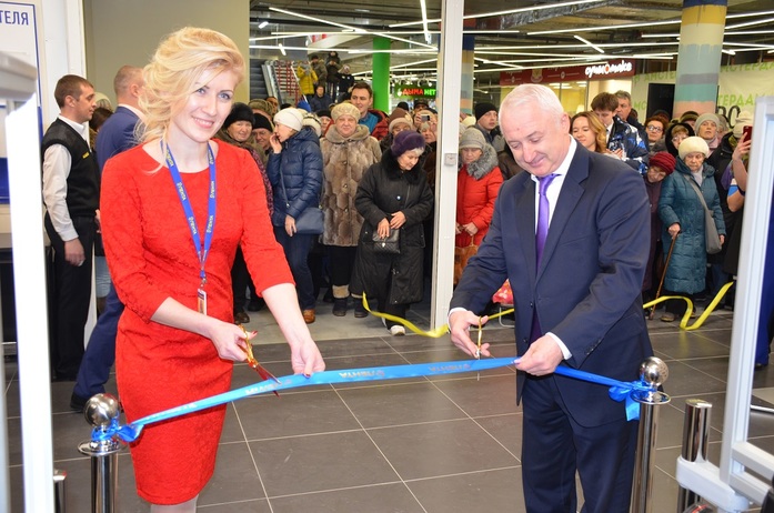 «Лента» открыла первый супермаркет в Новосибирске. На очереди — ещё два 3 «Лента» открыла первый супермаркет в Новосибирске. На очереди — ещё два 3