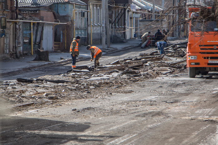 В Ростове на улице Станиславского начался демонтаж трамвайных путей ФОТО 2 В Ростове на улице Станиславского начался демонтаж трамвайных путей ФОТО 2