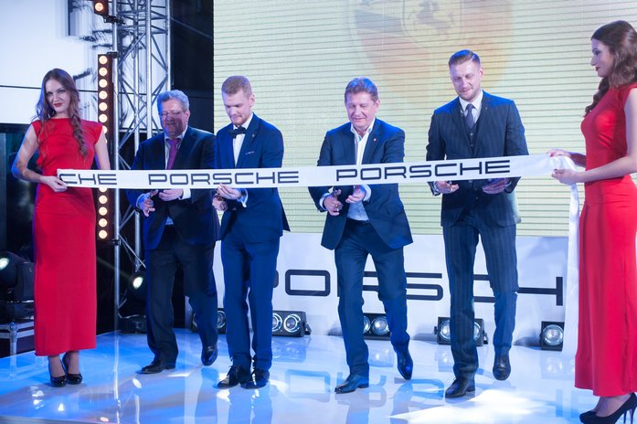 В Красноярске открылся дилерский центр Porsche 1 В Красноярске открылся дилерский центр Porsche 1