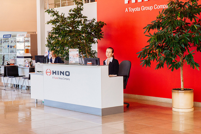 Здесь продают и «лечат» грузовики / Изнанка автосалона «Планета Авто» 2 Здесь продают и «лечат» грузовики / Изнанка автосалона «Планета Авто» 2