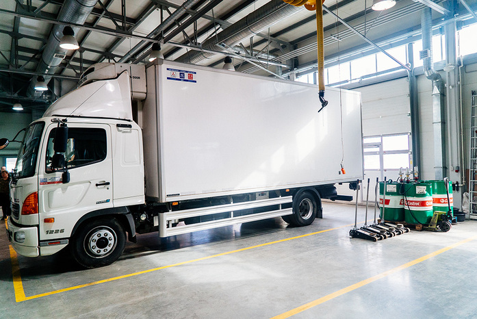 Здесь продают и «лечат» грузовики / Изнанка автосалона «Планета Авто» 8 Здесь продают и «лечат» грузовики / Изнанка автосалона «Планета Авто» 8