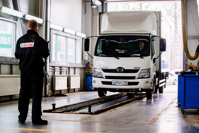 Здесь продают и «лечат» грузовики / Изнанка автосалона «Планета Авто» 10 Здесь продают и «лечат» грузовики / Изнанка автосалона «Планета Авто» 10