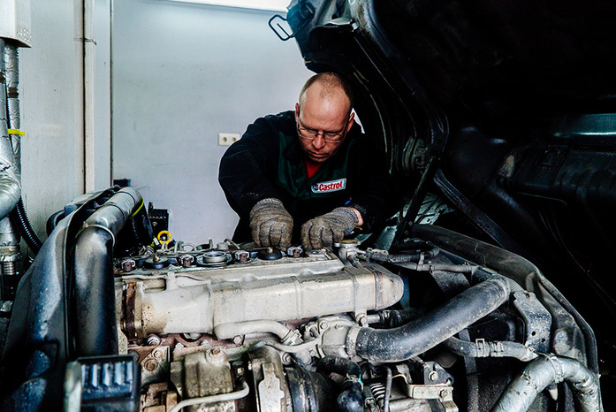 Здесь продают и «лечат» грузовики / Изнанка автосалона «Планета Авто» 12 Здесь продают и «лечат» грузовики / Изнанка автосалона «Планета Авто» 12