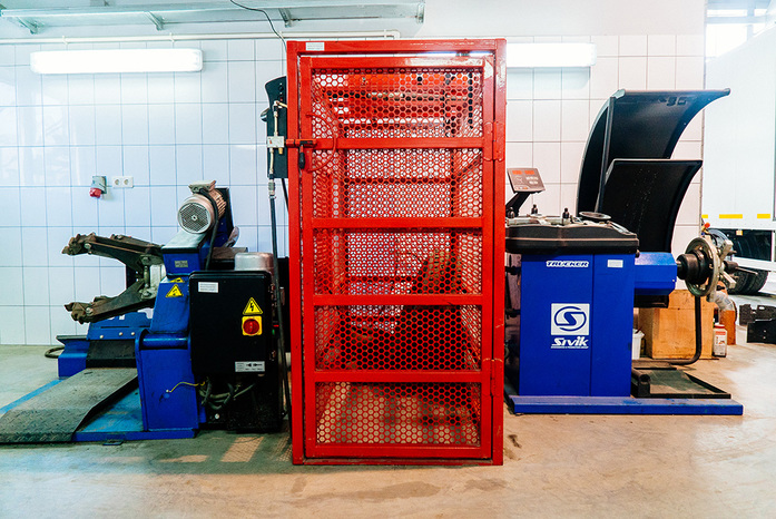 Здесь продают и «лечат» грузовики / Изнанка автосалона «Планета Авто» 13 Здесь продают и «лечат» грузовики / Изнанка автосалона «Планета Авто» 13