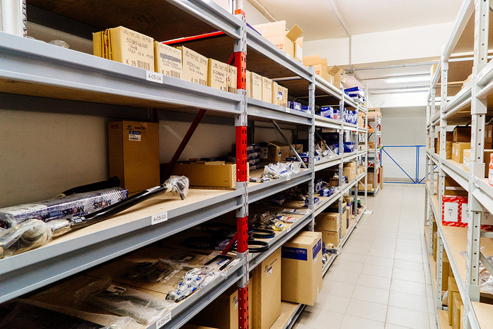 Здесь продают и «лечат» грузовики / Изнанка автосалона «Планета Авто» 14 Здесь продают и «лечат» грузовики / Изнанка автосалона «Планета Авто» 14