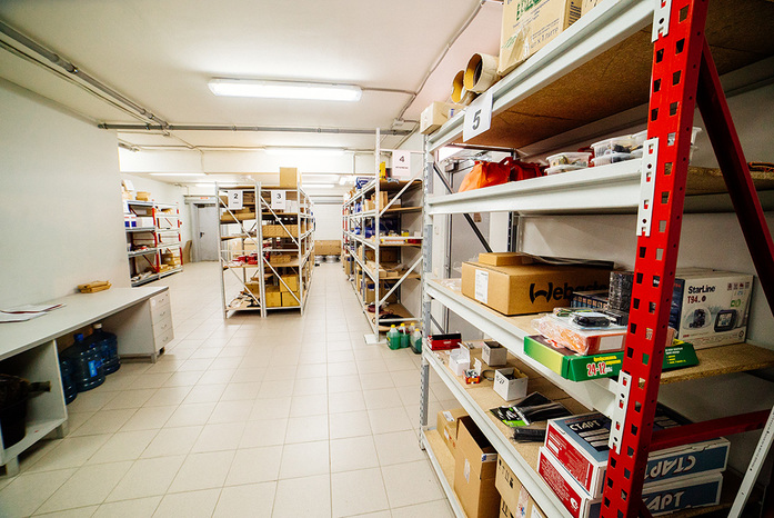 Здесь продают и «лечат» грузовики / Изнанка автосалона «Планета Авто» 15 Здесь продают и «лечат» грузовики / Изнанка автосалона «Планета Авто» 15