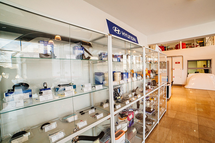 Здесь продают и «лечат» грузовики / Изнанка автосалона «Планета Авто» 16 Здесь продают и «лечат» грузовики / Изнанка автосалона «Планета Авто» 16