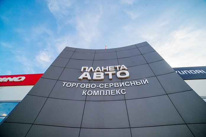 Здесь продают и «лечат» грузовики / Изнанка автосалона «Планета Авто» 1 Здесь продают и «лечат» грузовики / Изнанка автосалона «Планета Авто» 1