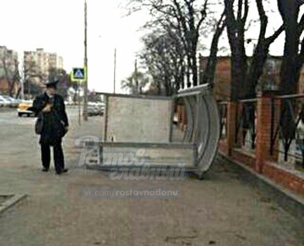 Что наделал ветер в Ростове: о жертвах, битых окнах и деревьях ФОТО 3 Что наделал ветер в Ростове: о жертвах, битых окнах и деревьях ФОТО 3