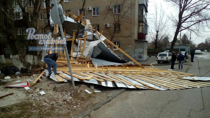 Что наделал ветер в Ростове: о жертвах, битых окнах и деревьях ФОТО 5 Что наделал ветер в Ростове: о жертвах, битых окнах и деревьях ФОТО 5